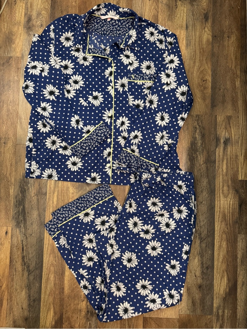 Victoria's Secret Mayfair Daisy Polka Dot Pajama Set
